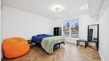 5 slaapkamers, een strijkplank/strijkijzer, wifi, beddengoed