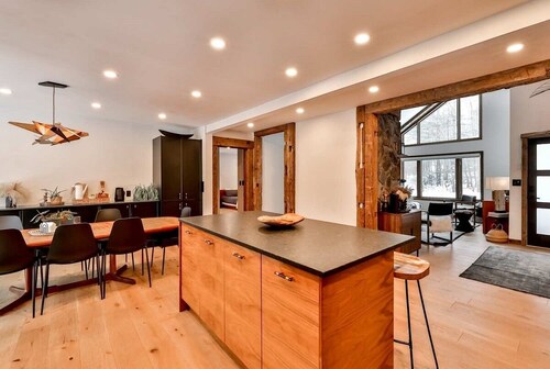 Modern Forest Retreat with Hot Tub and Sauna - Entire Magda Cabin XL!