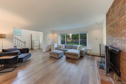 Entire Vancouver House – Spacious & Well Located - 10 Min Drive to YVR