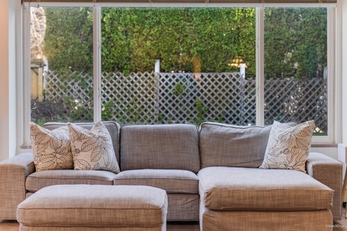 10 minutes from the airport. 5 bedroom Vancouver Home - Central location