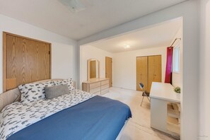 5 bedrooms, iron/ironing board, free WiFi, bed sheets