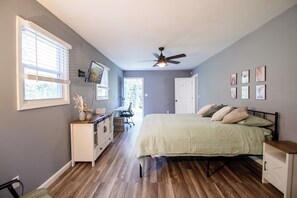 2 bedrooms, iron/ironing board, WiFi, bed sheets - ATL 2Bed Gem Near Amphitheater + Free Arcade Play! (Atlanta)