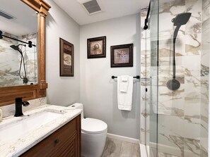 Shower, hair dryer - Sunburst Gulffront – Beach, Bay & Gulf Views (Englewood)