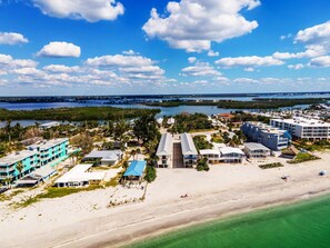 On the beach - Sunburst Gulffront – Beach, Bay & Gulf Views (Englewood)