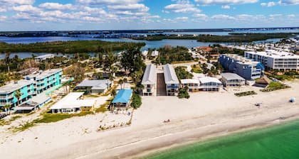 Sunburst Gulffront â Beach, Bay & Gulf Views