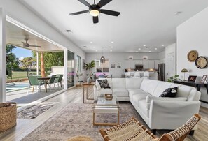 Interior - The Indio Oasis: Spacious 4 bedroom home with pool & spa! A true desert retreat (Indio)