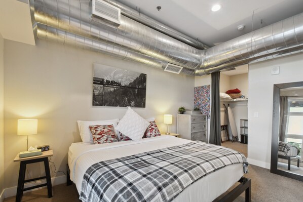 Interior - 3198: Graffiti & Skyline at Rino Art Lofts (Denver)