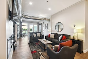 Interior - 3198: Graffiti & Skyline at Rino Art Lofts (Denver)