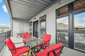 Interior - 3198: Graffiti & Skyline at Rino Art Lofts (Denver)