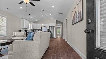 House (3 Bedrooms) | Interior