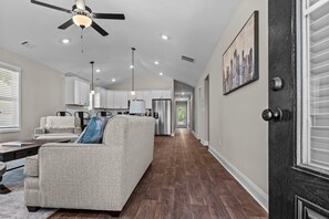 House (3 Bedrooms) | Interior - The 54th Cottage (Commerce)