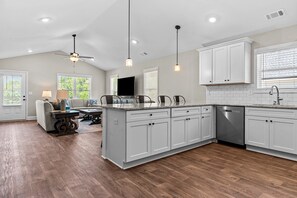 House (3 Bedrooms) | Interior - The 54th Cottage (Commerce)