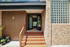 Exterior detail - Absolute Lakefront | Sleeps 10 | Pool Table (Lake Munmorah)