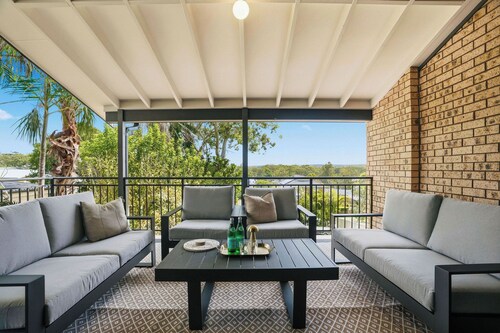 Absolute Lakefront Luxe Retreat | Sleeps 10 | 3 Decks + Pool Table