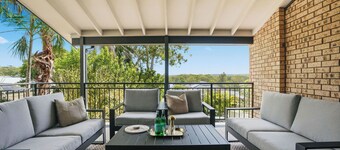 Absolute Lakefront | Sleeps 10 | Pool Table