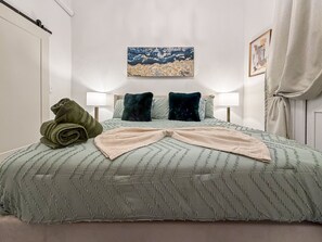2 slaapkamers, een strijkplank/strijkijzer, wifi, beddengoed