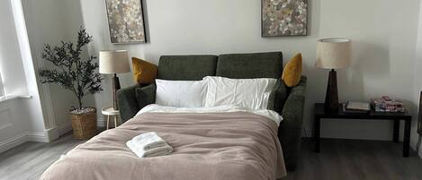 1 bedroom, iron/ironing board, WiFi, bed sheets