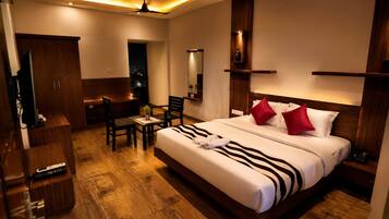 Kamar Double Keluarga, pemandangan danau | Seprai premium, busa memori, dan seprai linen