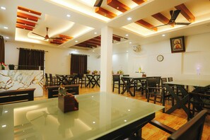 Dining - DREAM LAND VIEW RESORT (Kochi)