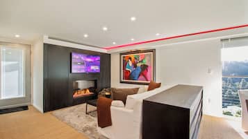 Casa superluxo, várias camas, banheira de imersão, vista para a montanha (The Beverly Aura) | Área de estar