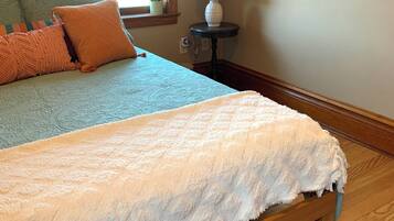 2 bedrooms, iron/ironing board, travel cot, free WiFi