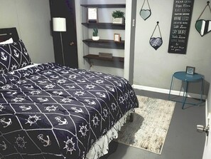 Silitysrauta/-lauta, Wi-Fi, vuodevaatteet