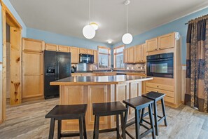 Frigorífic, microones, forn i placa de cuina 