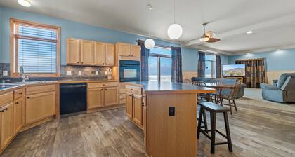 Sandy Bottom: Directly on beach!