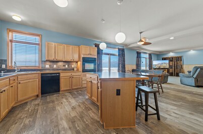 Sandy Bottom: Directly on beach!