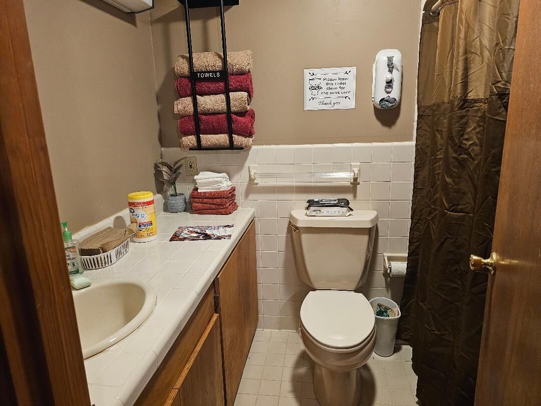 吹风机、毛巾、肥皂、卫生纸