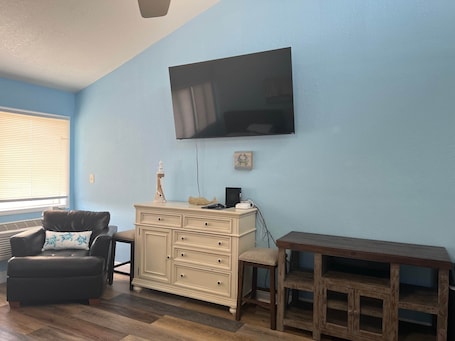 Interior. Legend Oaks Room 5 over the water