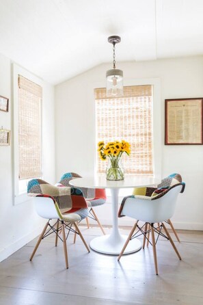 Dining - NEW Historic Luxe Farm Cottage 5 min to Round Top Antique (Round Top)