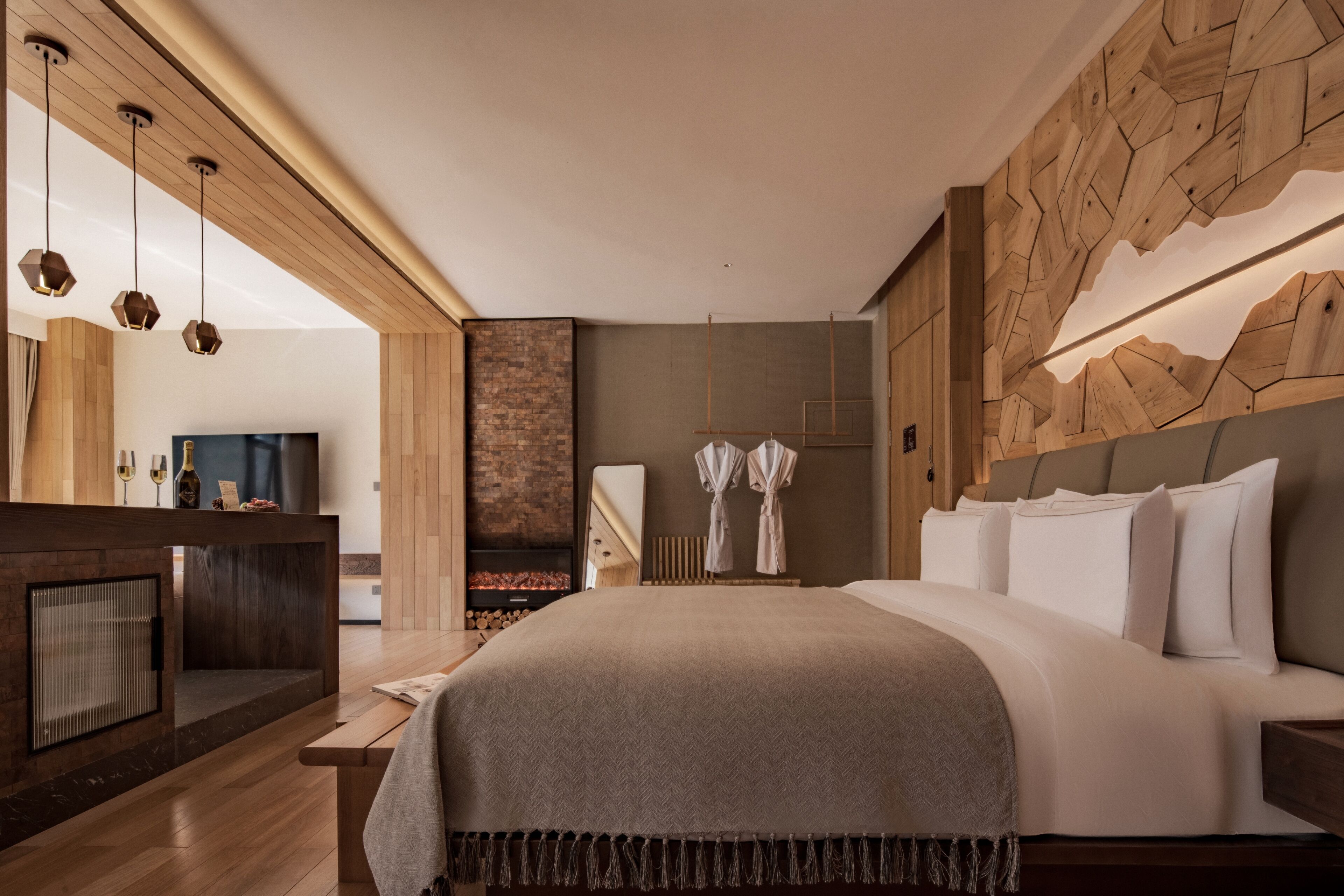 Executive Loft, 3 Bedrooms, Non Smoking, Mountain View | Soundproofing, iron/ironing board, free WiFi