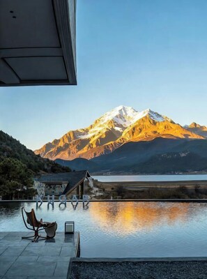 Courtyard view - Kugar Resort (Lijiang)