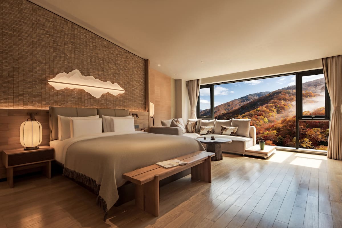 Executive Suite, 2 Bedrooms, Connecting Rooms, Mountain View | Soundproofing, iron/ironing board, free WiFi