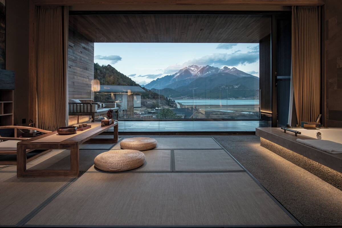 Exclusive Room, 1 King Bed, Non Smoking, Lake View | Soundproofing, iron/ironing board, free WiFi