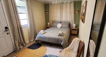The Cozy Nook/Lovely 1-bedroom studio with AC in vibrant Tampa