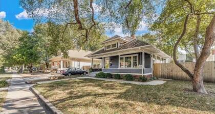 Charming Riverside Bungalow • Park Access • Pet-Friendly