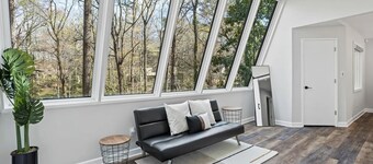 Rustic Mountain Escape in the Heart of Buckhead with hot tub and 3 spacious deck