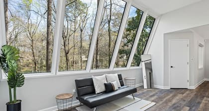 Rustic Mountain Escape in the Heart of Buckhead with hot tub and 3 spacious deck