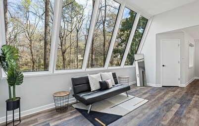 Rustic Mountain Escape in the Heart of Buckhead with hot tub and 3 spacious deck