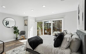 3 bedrooms, iron/ironing board, travel cot, free WiFi - Rustic Mountain Escape in the Heart of Buckhead with hot tub and 3 spacious deck (Atlanta)