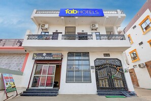 Exterior - Fabhotel Kanha Shiva (Ayodhya)