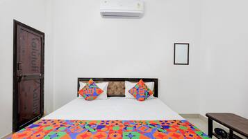 Egyptian cotton sheets, premium bedding, free WiFi, bed sheets