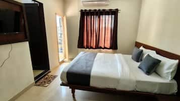 Egyptian cotton sheets, premium bedding, free WiFi, bed sheets