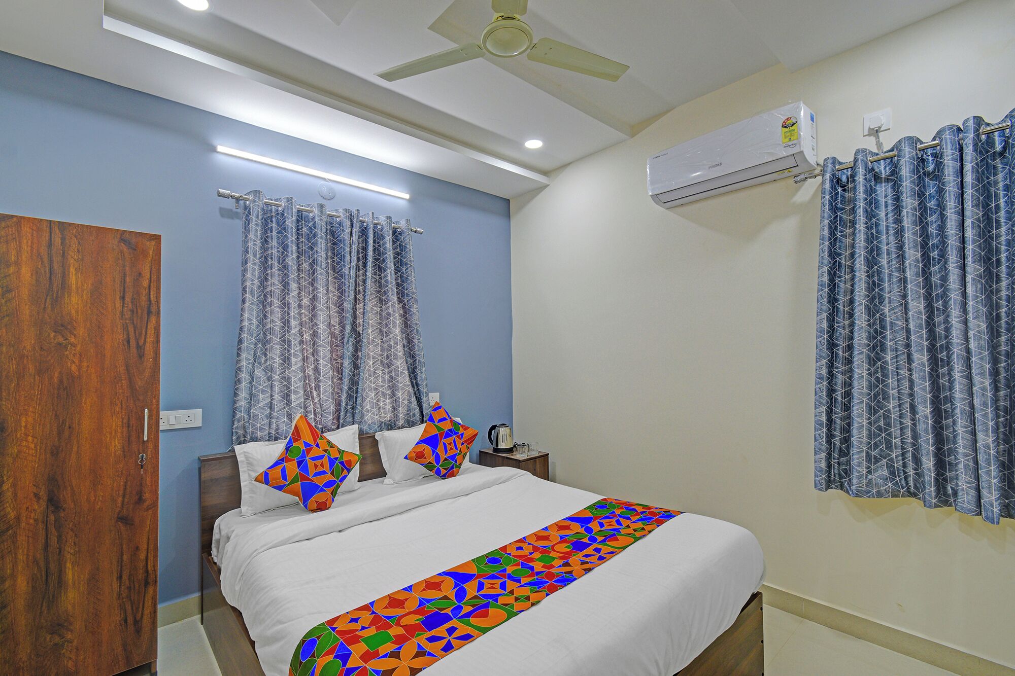 Egyptian cotton sheets, premium bedding, free WiFi, bed sheets