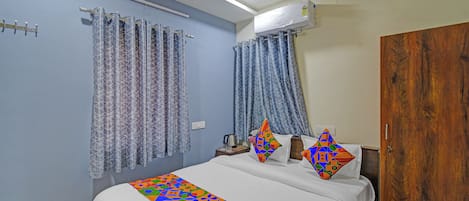 Egyptian cotton sheets, premium bedding, free WiFi, bed sheets