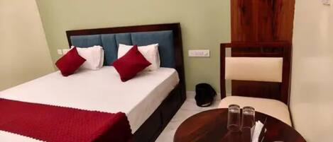 Habitación Deluxe | Sábanas de algodón egipcio, ropa de cama de alta calidad, wifi gratis