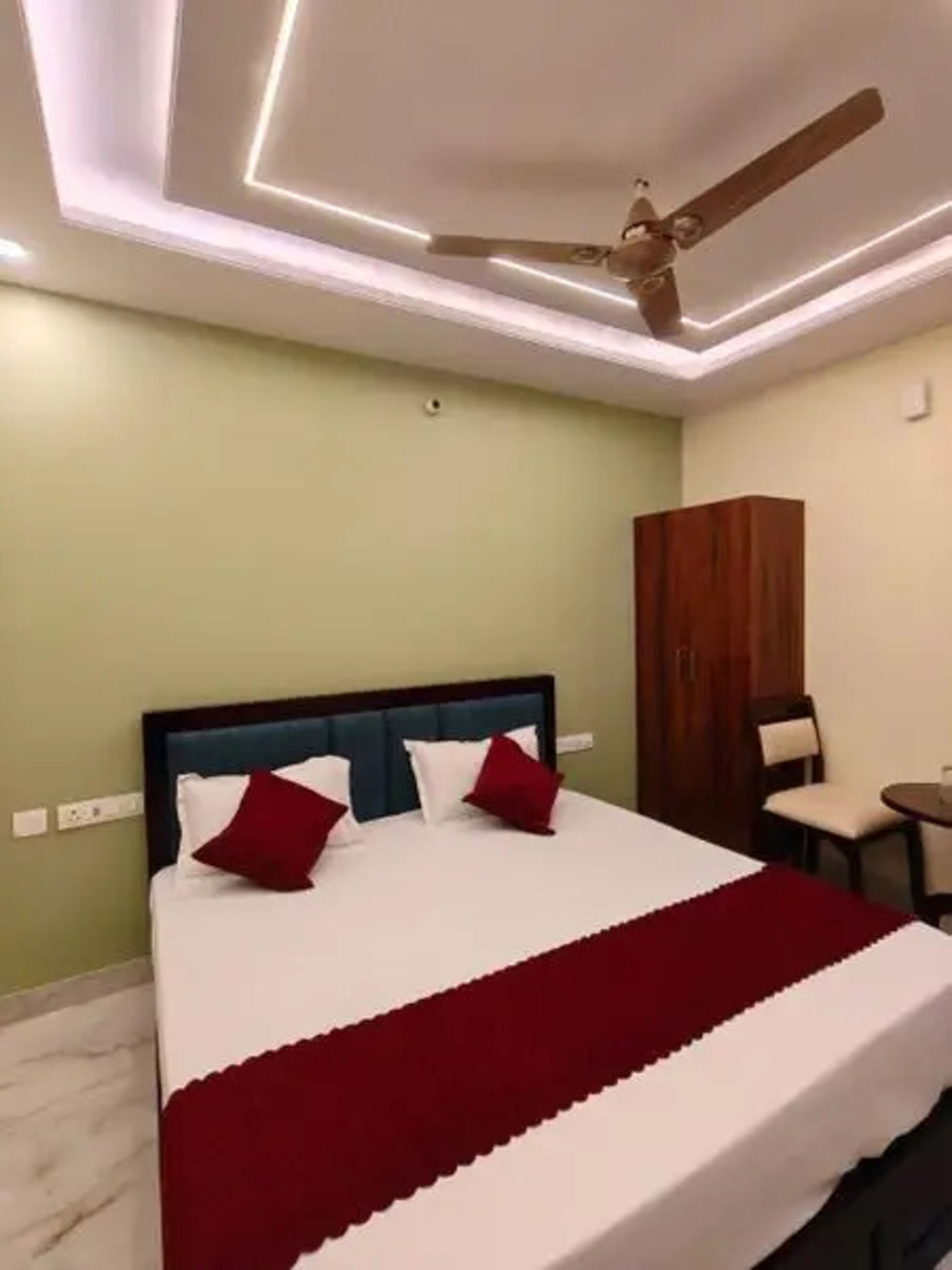 Egyptian cotton sheets, premium bedding, free WiFi, bed sheets