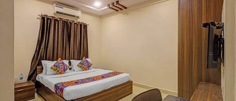 Egyptian cotton sheets, premium bedding, free WiFi, bed sheets